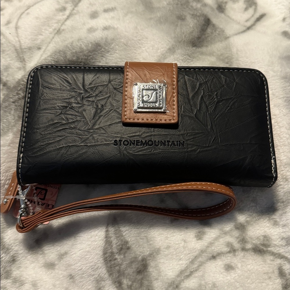 NWT Stone Mountain Nancy SLG Wallet Wristlet